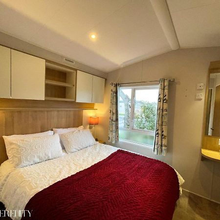 Lovely Holiday Home At Lyons Caravan Park! Prestatyn Exterior photo