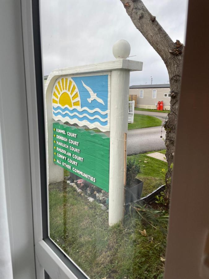 Lovely Holiday Home At Lyons Caravan Park! Prestatyn Exterior photo
